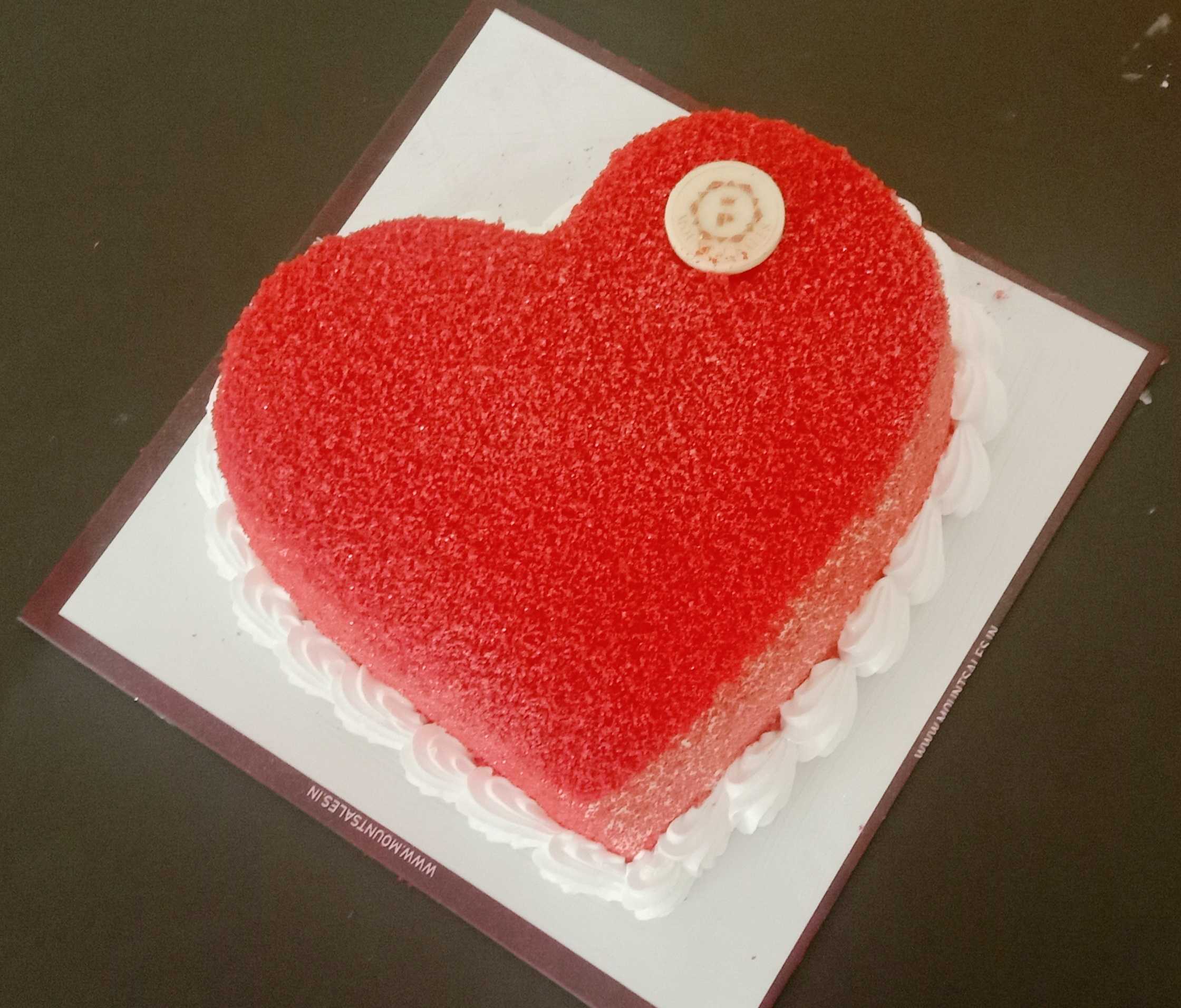 Premium RED N White Velvet Cake